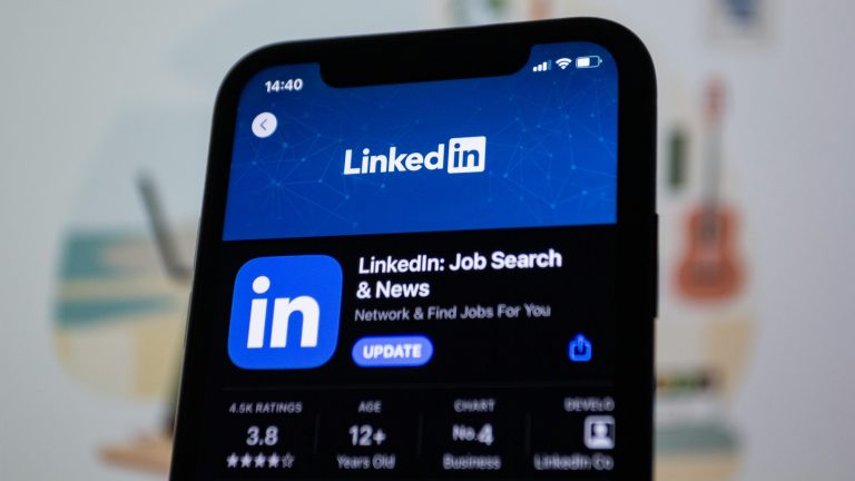 Navigating the U.S. Job Market: How to Build a Professional Network on LinkedIn