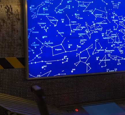 The Physics of Optimal Screen Brightness
