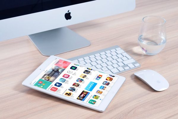 How Mobile Apps Are Designed to Hook Users