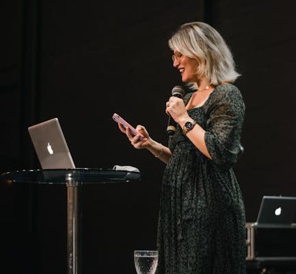 How to Use Live Events to Boost Course Engagement