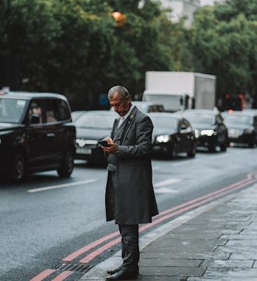 How Mobile Networks Handle Peak Traffic