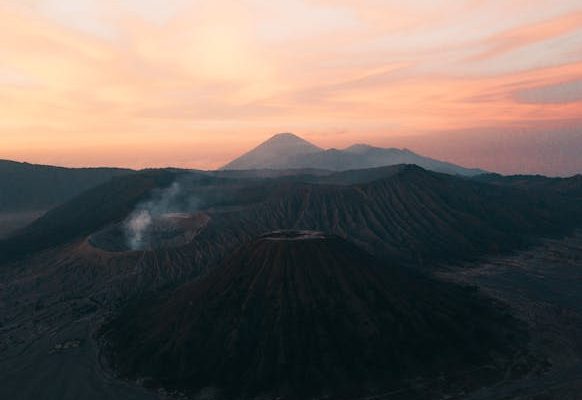 The Best Volcanoes to Visit Safely