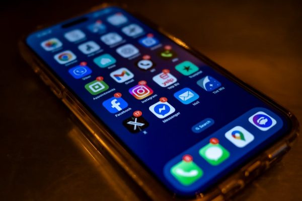 Why Phone Notifications Are Hard to Ignore