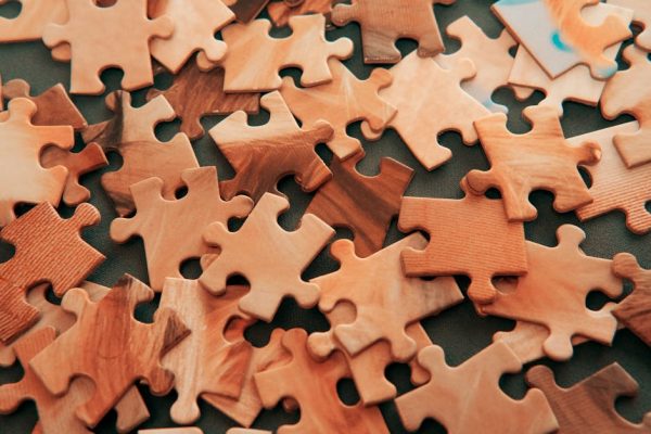 Why Jigsaw Games Improve Cognitive Mapping
