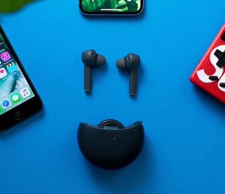 Why Wireless Earbuds Depend on Smartphones