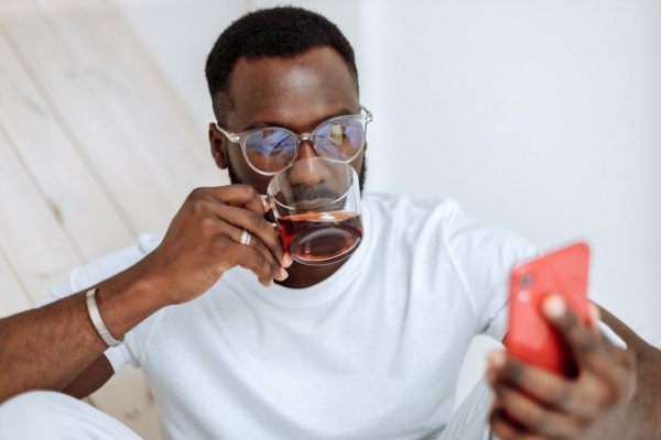 Why Smartphone Screens Break So Easily