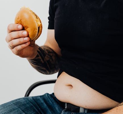Why Eating Slowly Prevents Stomach Cramps