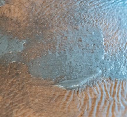 Why Clay Masks Detoxify Skin Naturally