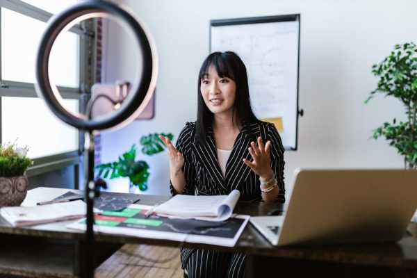 The Psychology Behind Financial Influencer Culture