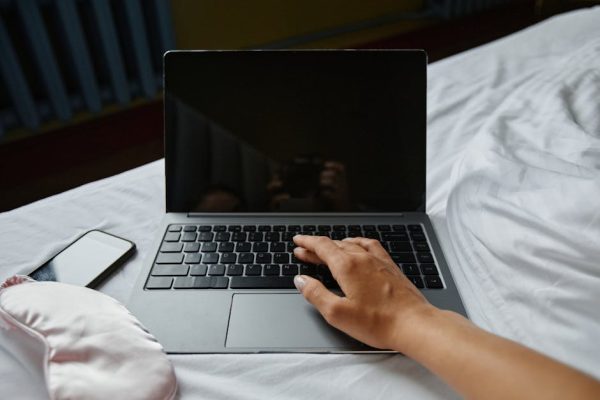 How Digital Minimalism Reduces Eye Strain